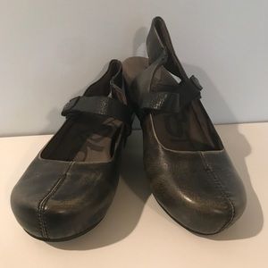 OTBT Springfield Beige Black. New in box!